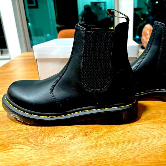 Christmas gift - never worn - brand new Chelsea boot Dr. Martin’s Black Leather - Picture 1 of 5